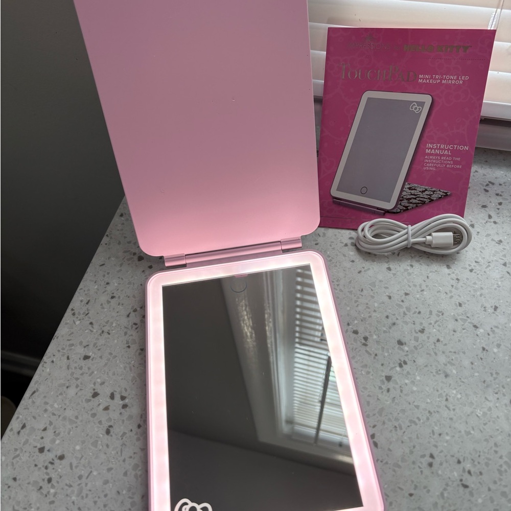 Hello Kitty TouchPad Mini Tri-Tone LED Makeup Mirror - Picture 6 of 7